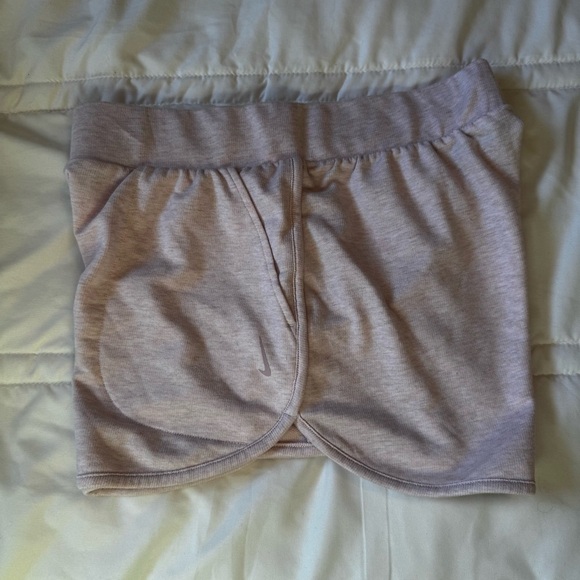 Nike Dy Fit Women’s Pink Athletic Shorts with Elastic Waistband Curved Hem Sz M - Picture 8 of 12